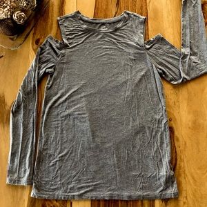 GAP -MED- Shoulderless Elegant Luxe Long Sleeve Shirt in gray